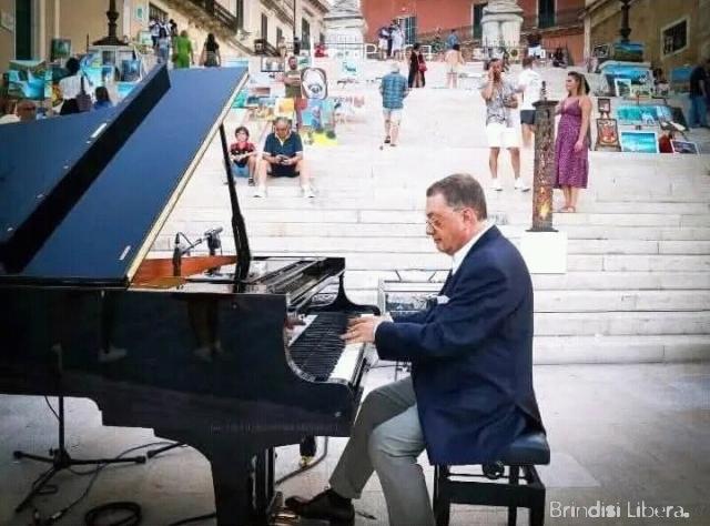 BRINDISI-Arte e Musica si incontrano a Brindisi: “Concerto al Tramonto” con Ivano Barbiero e la Scalinata dei Pittori