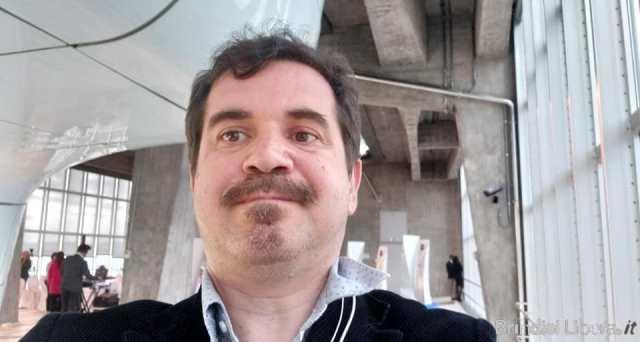 Divieto di cellulari a scuola: dal problema disciplinare all’opportunità educativa. Trasformare la dipendenza in cittadinanza digitale