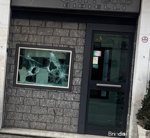 Due spaccate in poche settimane, l’allarme di Confesercenti Ostuni