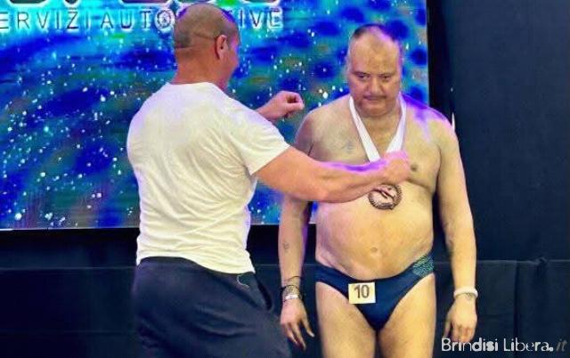 Il brindisino Remigio Guarini in gara a Taranto per la competizione internazionale di culturismo