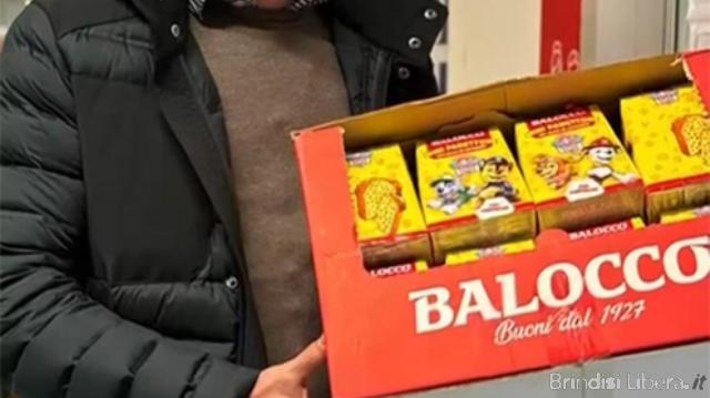 Brindisi, si rinnova ormai da sei anni il gesto natalizio solidale del titolare del Caffè Matteotti Armando Iaia, panettoncini per i bimbi del reparto Pediatria dell’Ospedale “Perrino”