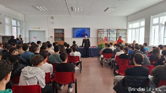 Francavilla Fontana (BR). I Carabinieri incontrano gli studenti.