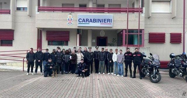 San Pietro Vernotico (BR). Gli studenti dell’Istituto “Ferraris – DE Marco – Valzani” incontrano i Carabinieri.