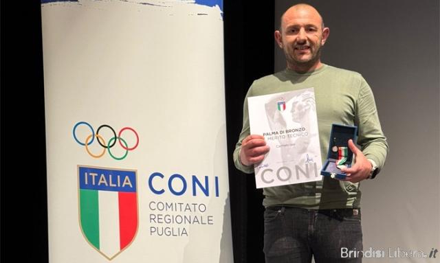 Il maestro Carmine della Boxe Iaia Brindisi insignito della “Palma di Bronzo al Merito Tecnico” del CONI