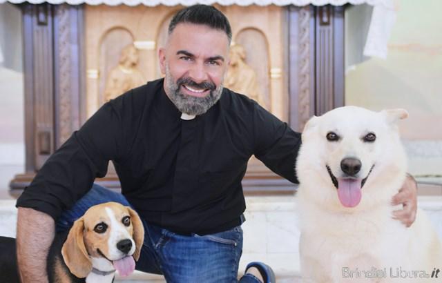 BRINDISI-“NO AI BOTTI, SÌ AI BISCOTTI” – L’APPELLO DI DON COSIMO SCHENA PER UN CAPODANNO DI LUCE, NON DI PAURA