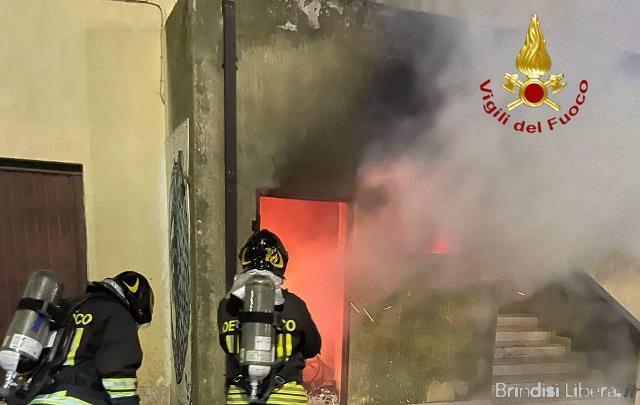 Incendio nella zona 167: paura a Latiano, nessun ferito