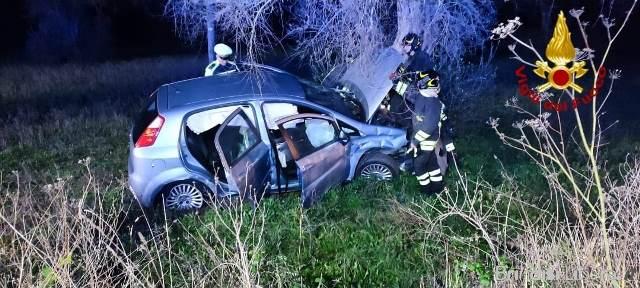 Incidente sulla SP45 Mesagne–Latiano: auto fuori strada, due giovani coinvolti