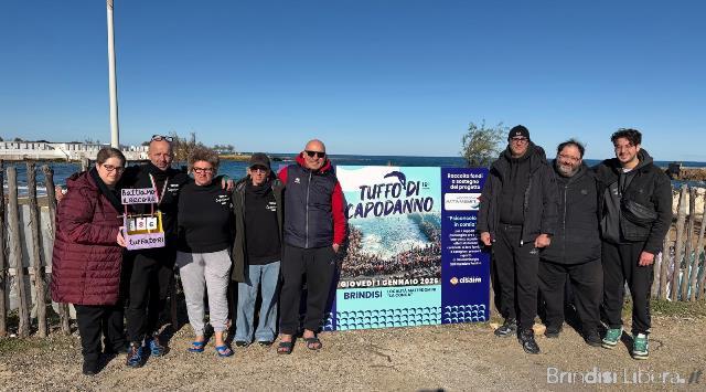Tuffo di Capodanno Brindisi 2026, nuovo record di iscrizioni, un unico battito di 586 cuori