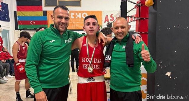Il giovane pugile brindisino Antonio Iaia Campione Regionale Esordiente Under 19: la Boxe Iaia Brindisi conquista il titolo a Modugno tra grinta e carattere