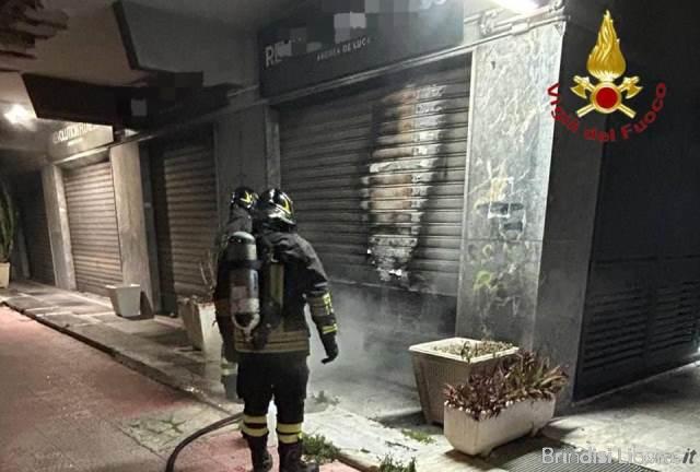 Incendio in una palestra a Brindisi: intervento dei Vigili del Fuoco nella notte