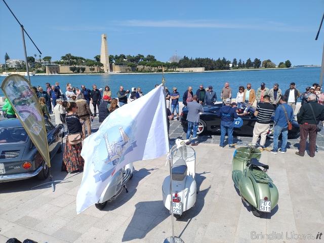 La Puglia conquista la 1000 Miglia Experience: Brindisi protagonista tra motori d’epoca e iconiche Vespa