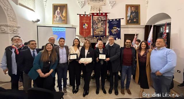 Carovigno celebra le sue eccellenze: sala gremita al Castello per la XIII edizione del Premio alla Cultura Città di Carovigno “Michele Cretì”