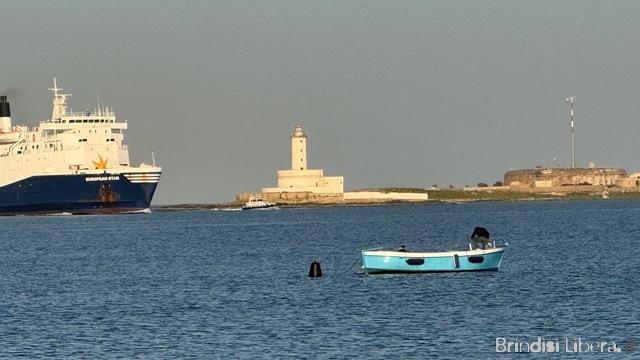 Brindisi, restaurato il Faro delle Pedagne: torna a splendere simbolo storico del porto