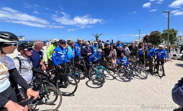 Grande successo per “Pedalando nel Blu”: 40 ciclisti in sella tra Brindisi, Lecce e Polignano nel nome di Modugno