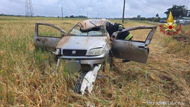 Schianto sulla SP 69 a Mesagne: una donna incastrata nell’auto, salvata dai Vigili del Fuoco
