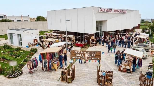 L’Associazione IL CURRO APS gestore ufficiale della Casa di Quartiere “Gala House” chiama a raccolta il territorio: cercasi espositori per il nuovo Mercatino del Vintage e dell’Artigianato.