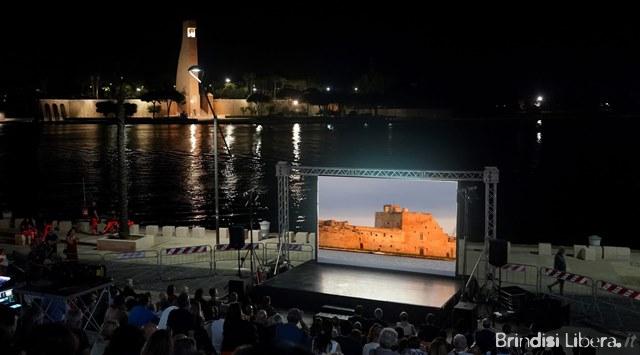 Grande partecipazione all’anteprima del documentario “La voce di Forte a Mare – Sull’onda della storia” dedicato al Castello Alfonsino di Brindis
