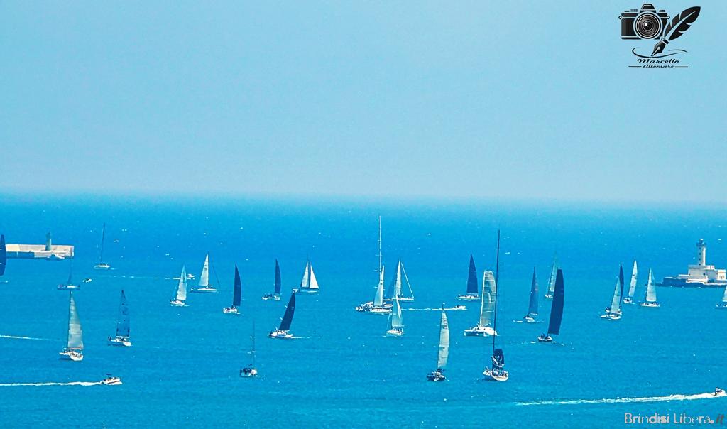 Foto-Brindisi-Corfù, il mare celebra la 40ª edizione: 71 imbarcazioni in rotta verso la Grecia