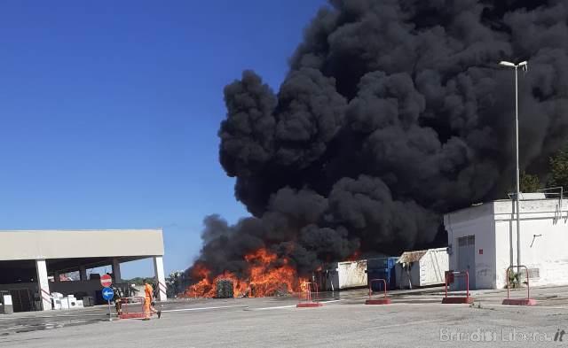 Incendio nello stabilimento Monteco, il Cobas denuncia la gravità dell’accaduto