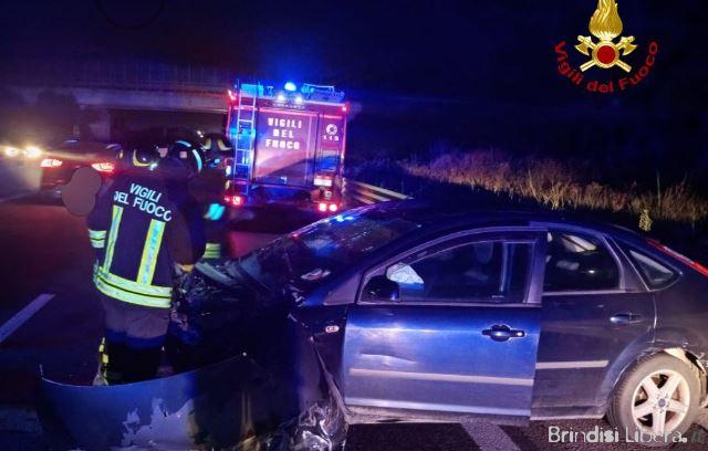 Brindisi, incidente sulla SS7 nei pressi di San Donaci: intervento dei Vigili del Fuoco