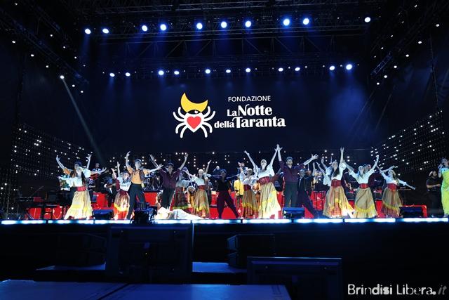 L’ORCHESTRA POPOLARE “LA NOTTE DELLA TARANTA” ACCENDE CISTERNINO: IL 3 AGOSTO IL GRANDE CONCERTO IN VIA ROMA
