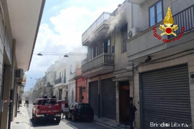 Francavilla,Incendio in un appartamento di via Giuseppe Di Summa: Vigili del Fuoco al lavoro