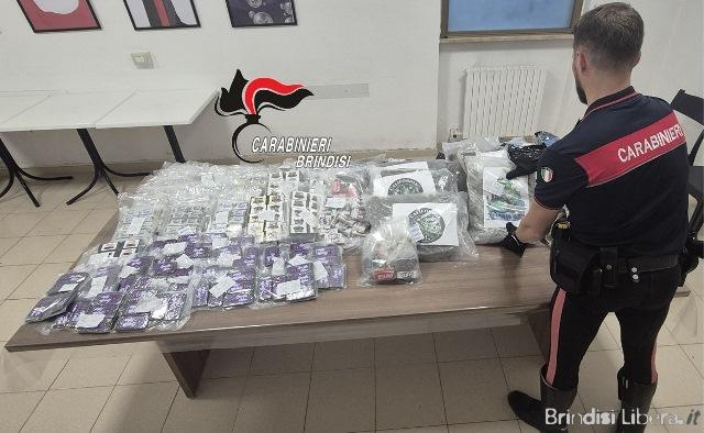 Fasano (BR): maxi sequestro di stupefacenti dei Carabinieri. arrestati due coniugi e sequestrati oltre 56 kg tra hashish e marijuana.