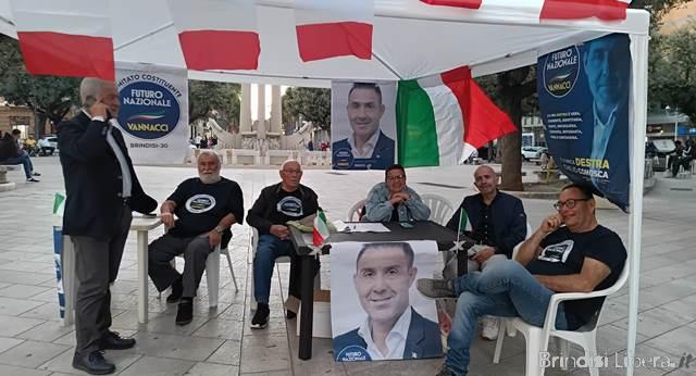 Gazebo di Futuro Nazionale a Brindisi, su temi   importanti, di strettissima attualita’ , tra cui la sicurezza.
