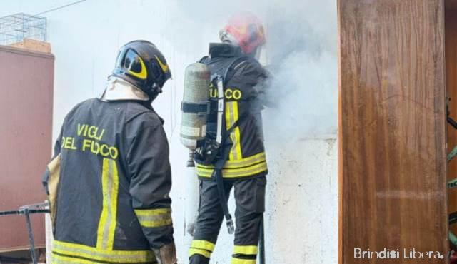 Oria, incendio in un appartamento in contrada Scalella: sul posto i Vigili del Fuoco