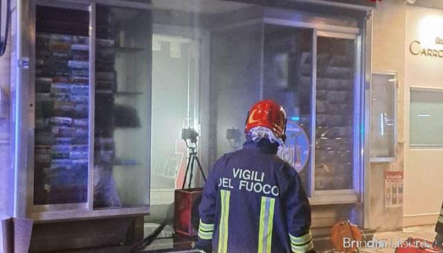 Ostuni, principio d’incendio in un’attività commerciale: intervengono i Vigili del Fuoco