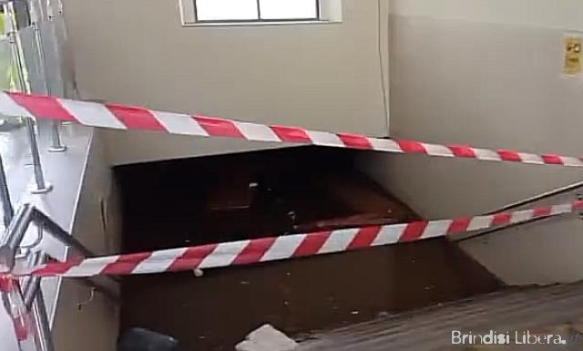 Maltempo a Brindisi, città in difficoltà: stazione allagata, strade chiuse e disagi anche all’ospedale Perrino